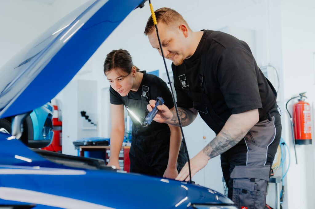 Auto Inspektion in der Werkstatt