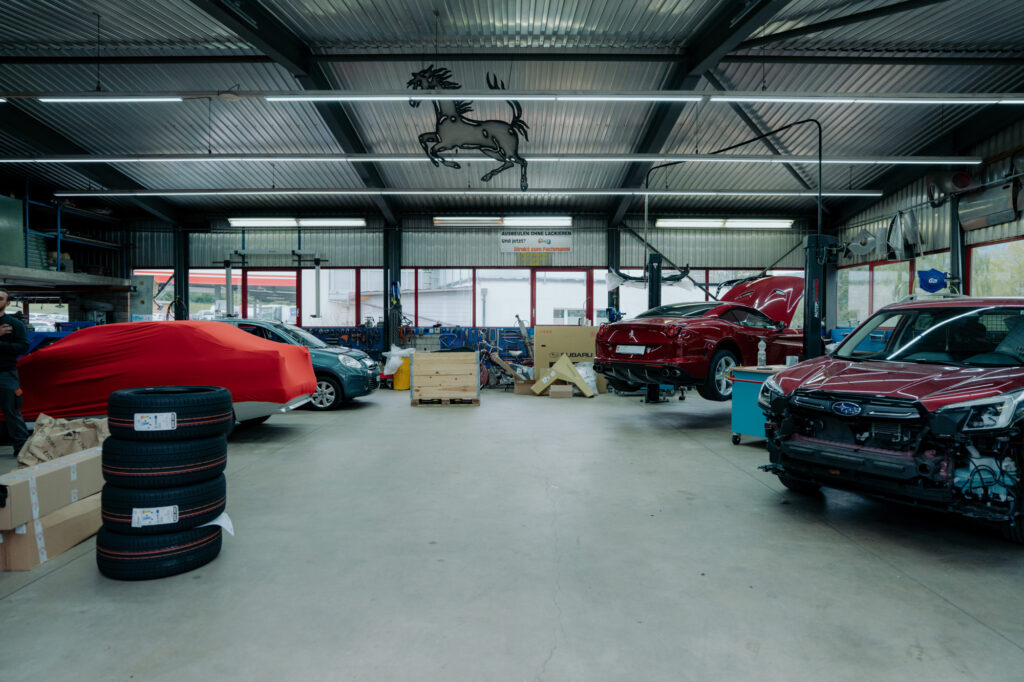 Carnazza AG, Turbenthal (ZH), Garage &agrave; proximit&eacute;, Autowerkstatt von innen