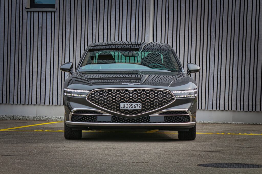 2025 Genesis G90 LWB