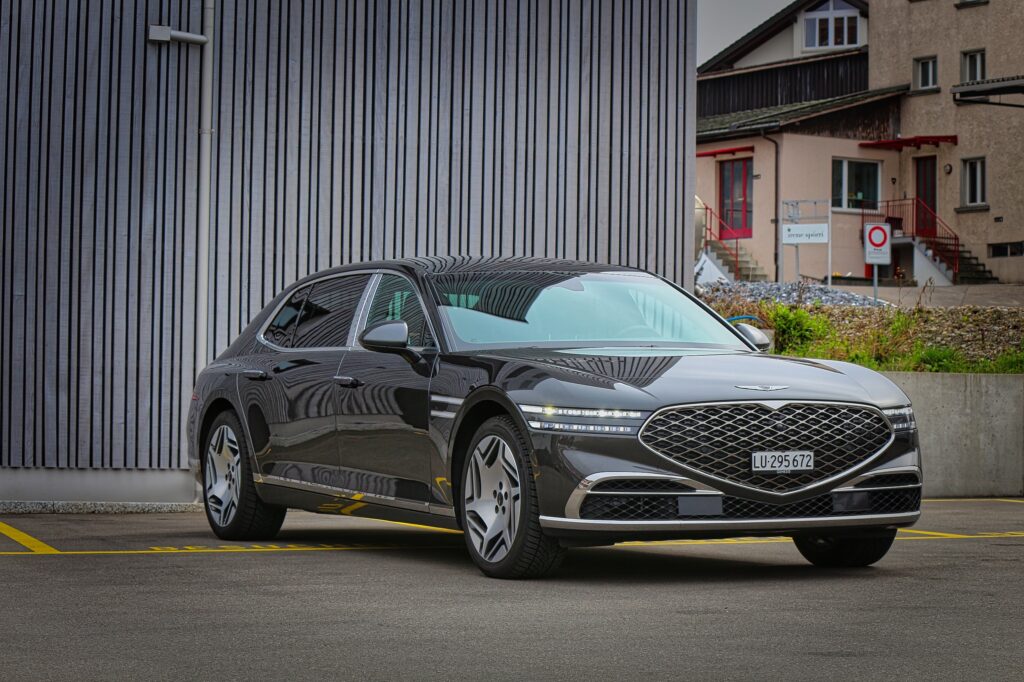 2025 Genesis G90 LWB