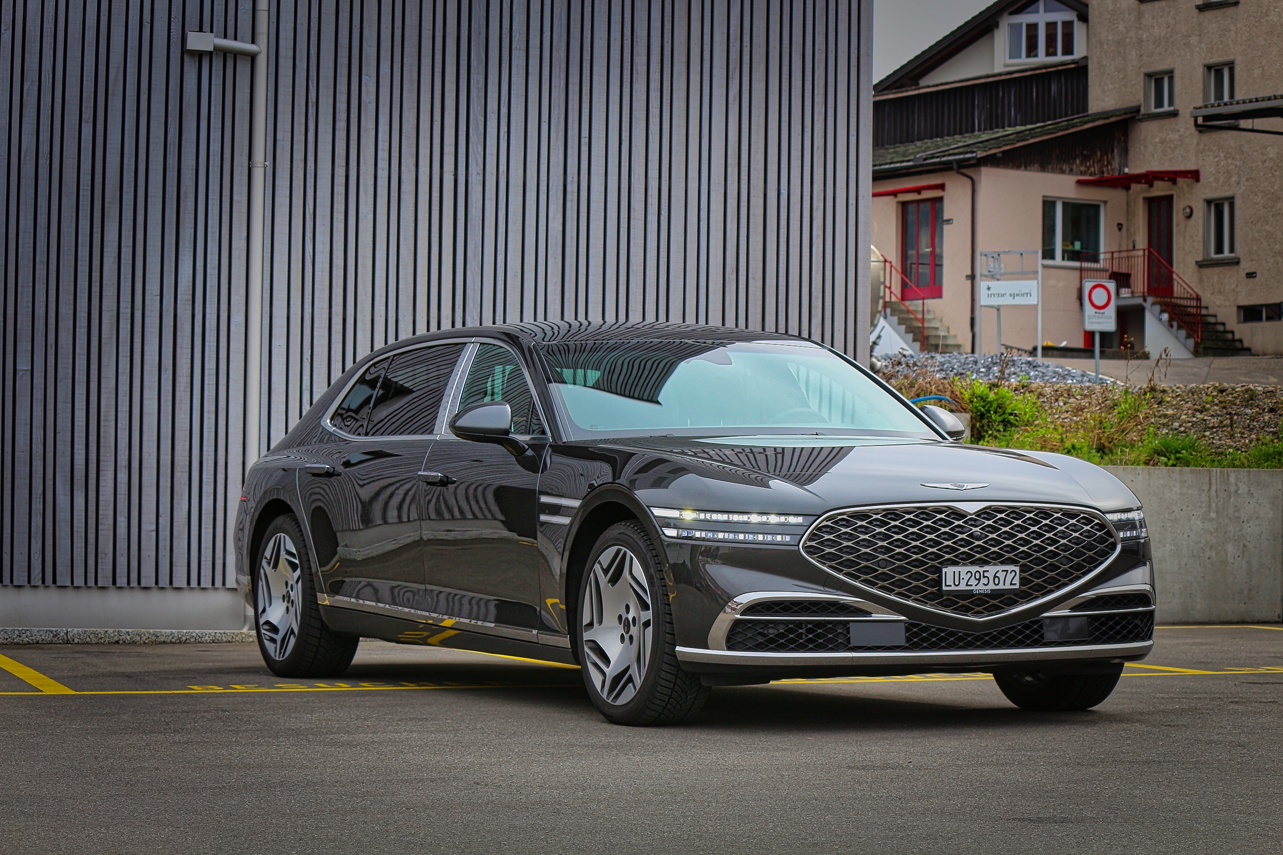 2025 Genesis G90 LWB