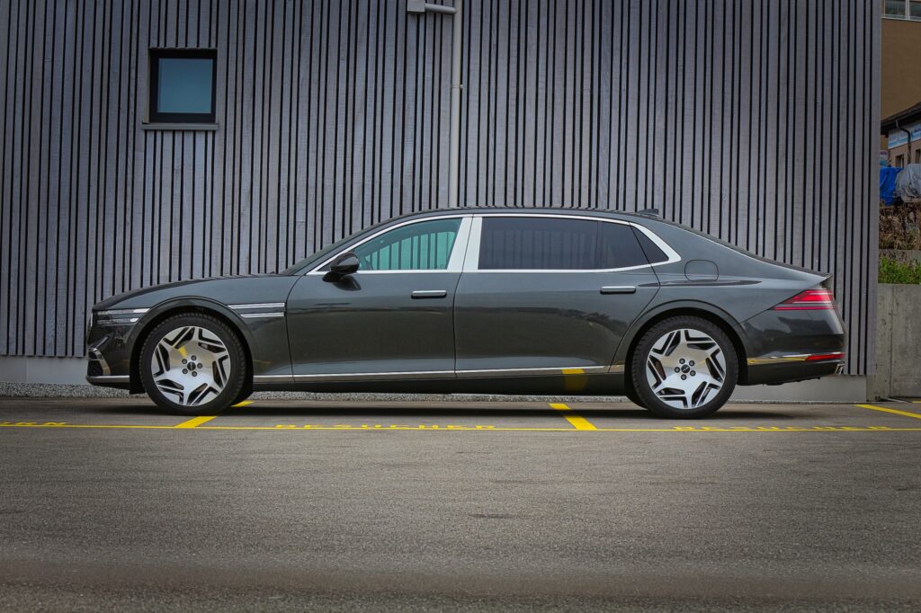 2025 Genesis G90 LWB
