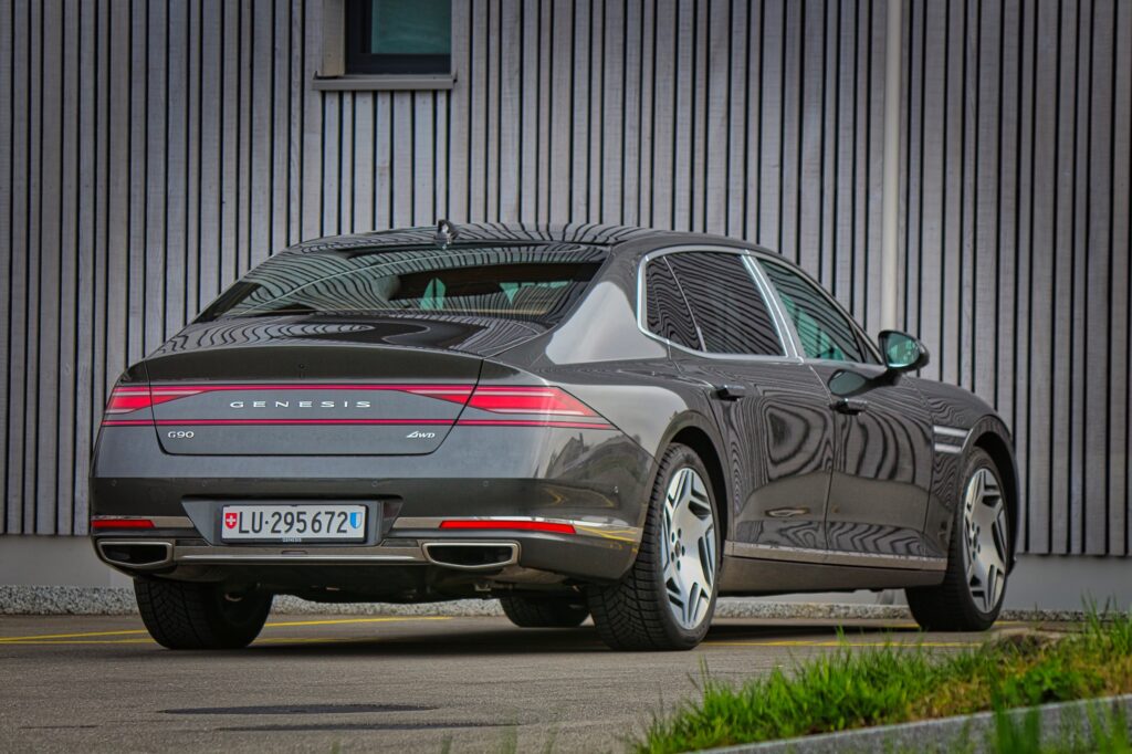 2025 Genesis G90 LWB