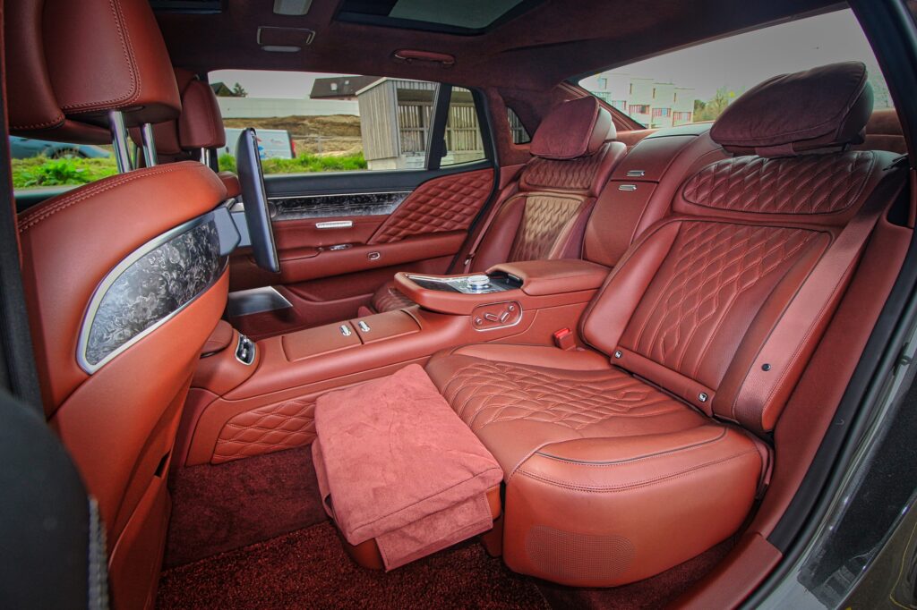 2025 Genesis G90 LWB