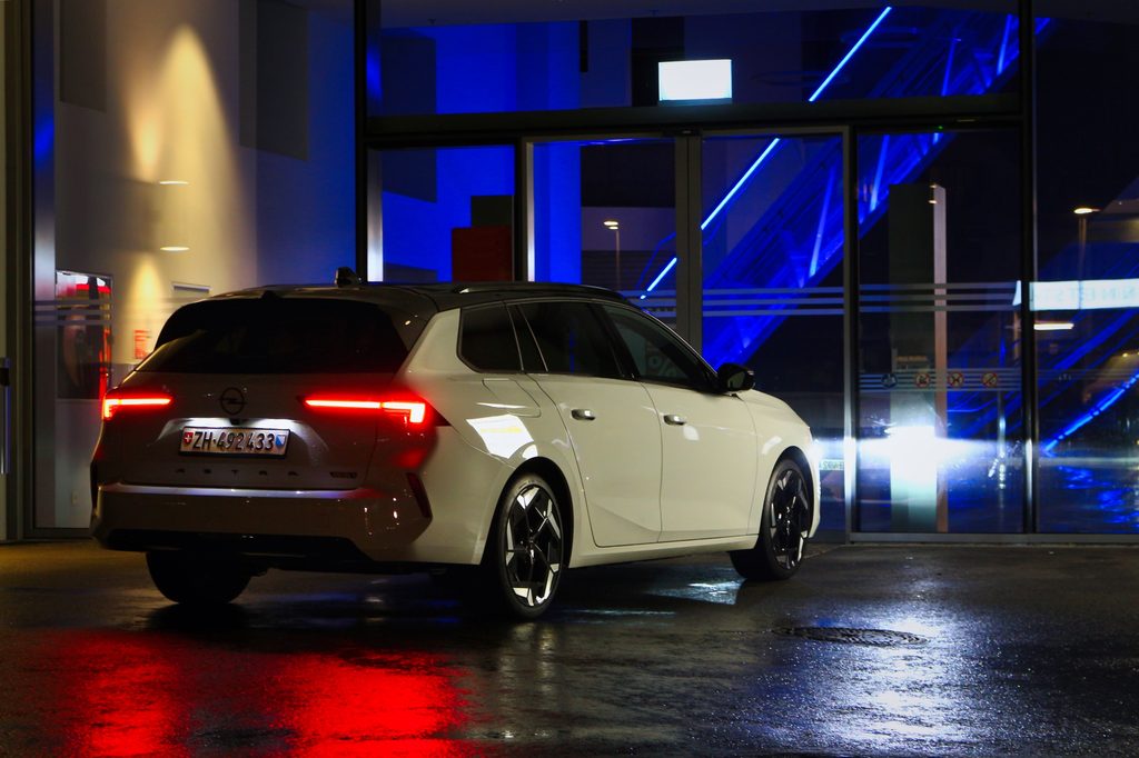 2025 Opel Astra GSe
